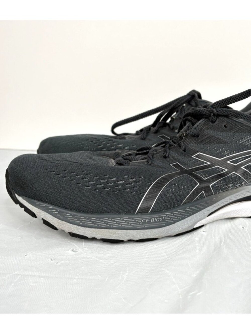 ASICS Gel Kayano 28 Men’s 10.5 Running Shoes Black Grey White Sneakers - Picture 2 of 16